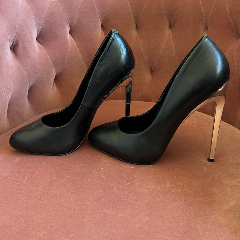 Steve Madden Black Leather Chrome Heel Pumps